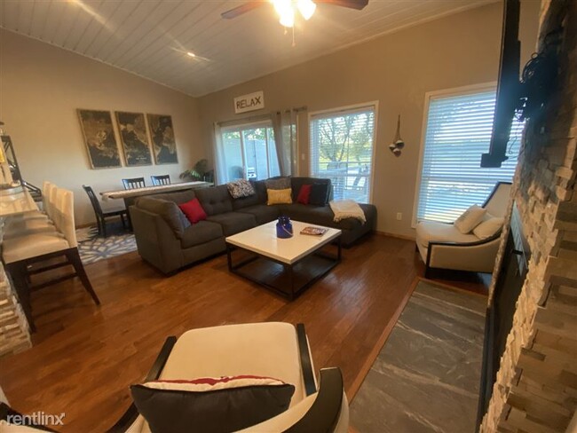 Building Photo - 502 Harbor Dr
