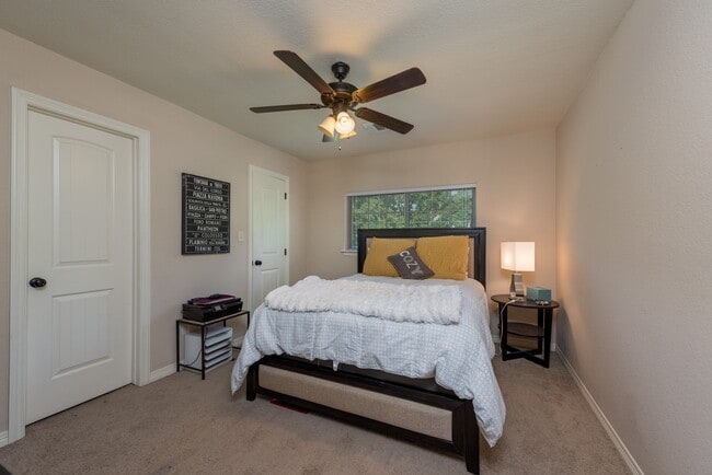 Building Photo - August Pre-Lease!! Beautiful 5 Bedroom Dup...