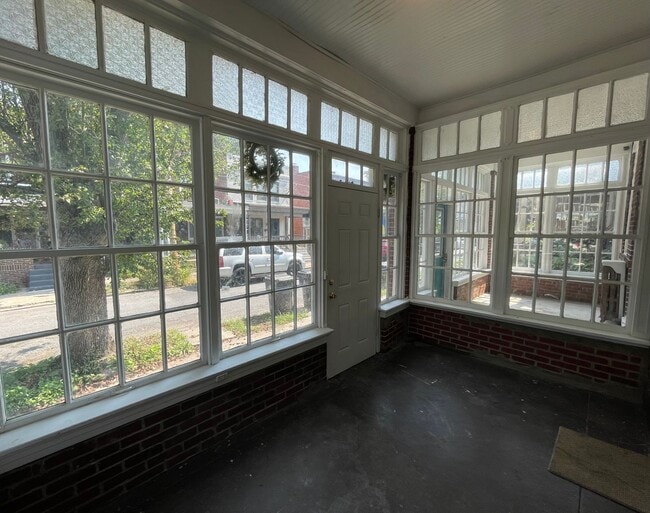Building Photo - 3 Bedroom Single Family Home Located in Harrisburg- Includes Bonus Room/Office!