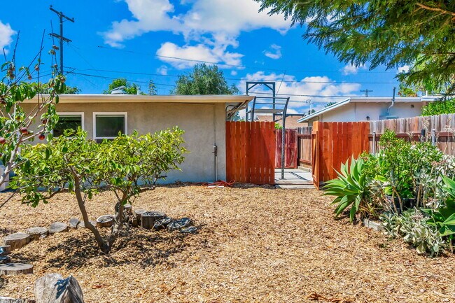 Building Photo - 6265 Romo St