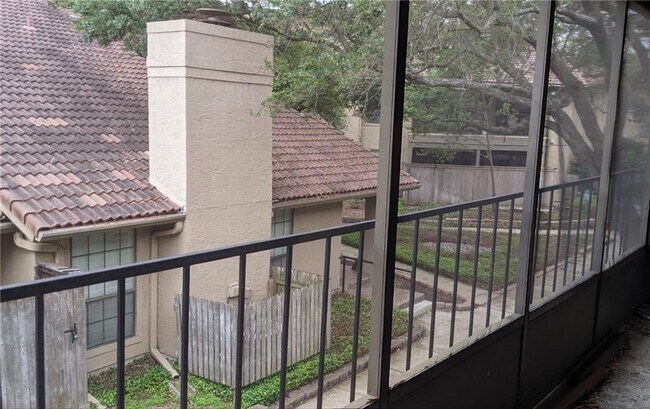 Building Photo - 1202 Thorpe Ln
