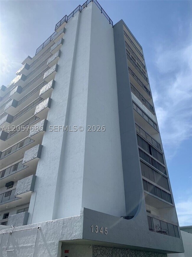 Building Photo - 1345 West Dr