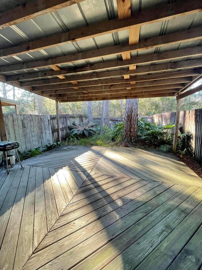 Building Photo - 1008 Pineview Blvd