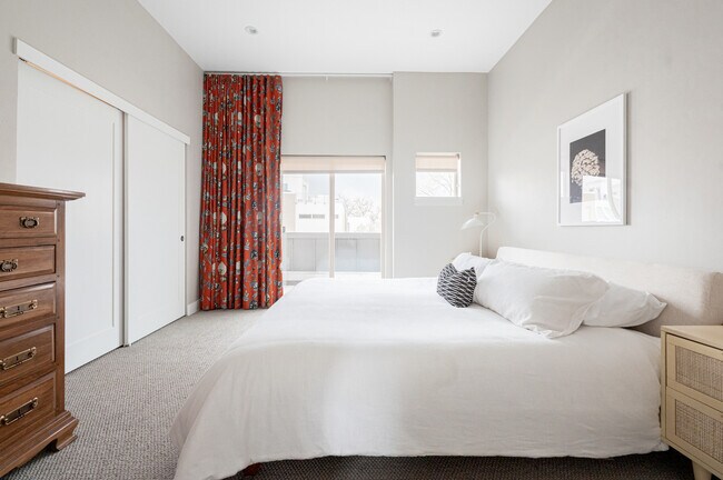 Building Photo - 2901 W 24th Ave