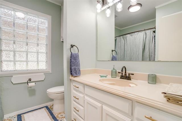 Building Photo - 520 Deer Trail