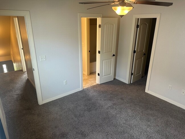 Building Photo - Available for Immediate Move-in!  3 Bedroom, 2 Bathroom, Two-Story Fayetteville Home