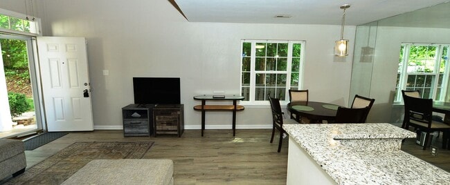 Building Photo - Community Clubhouse, exercise room & pool!