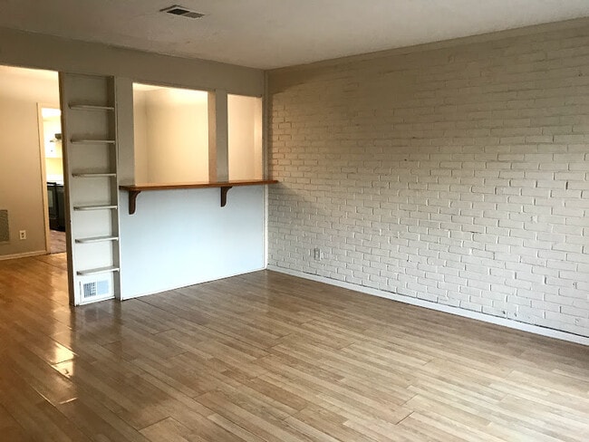 Building Photo - 7425 Countrybrook Dr
