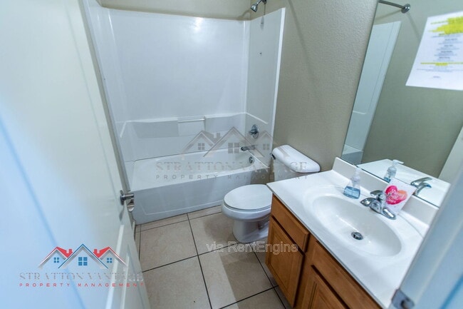 Building Photo - 13562 W Cypress St