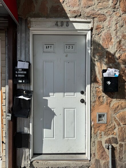 Building Photo - 495 Clinton Ave