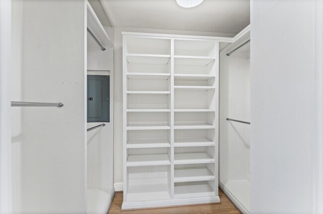 Building Photo - 6158 Burgoyne Rd