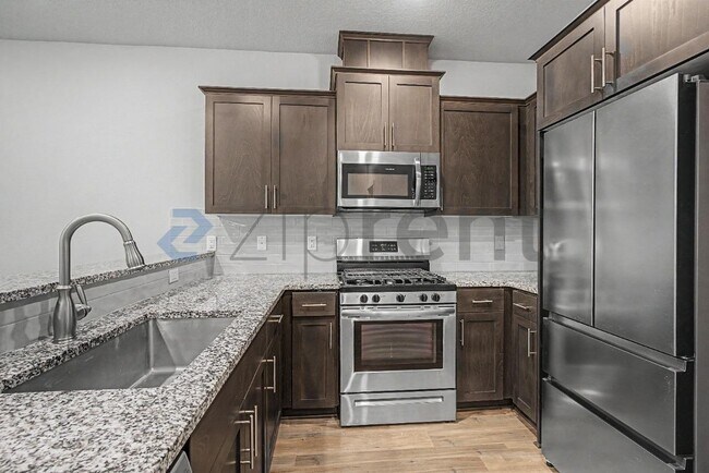 Building Photo - 4231 S Cloverhill Wy