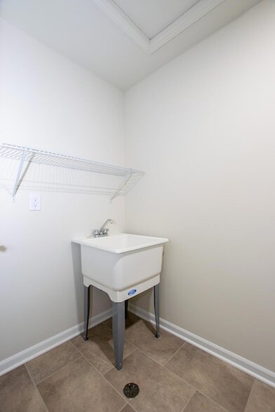 Building Photo - 717 Risdon Trail S