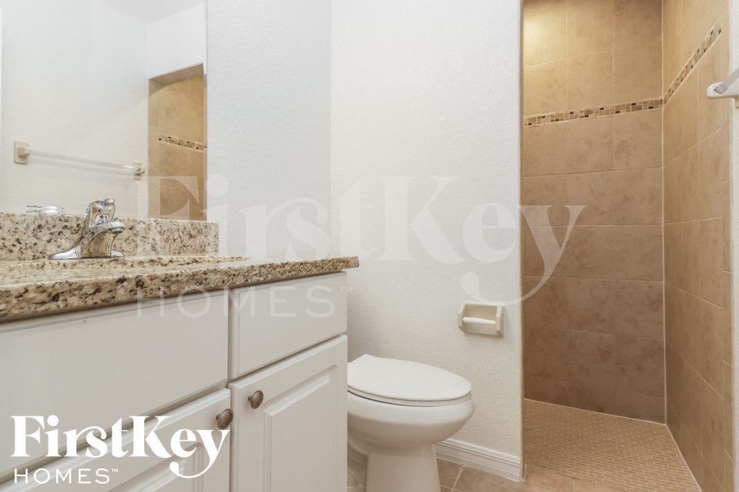 Building Photo - 12252 Clarendon Ave