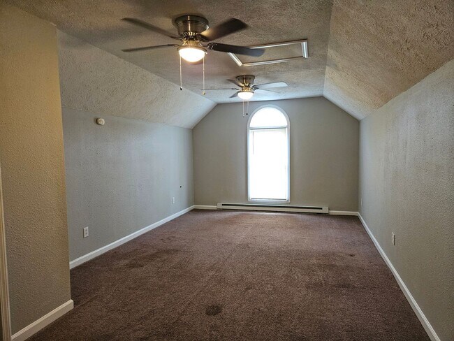Building Photo - NEW LISTING!!!!!