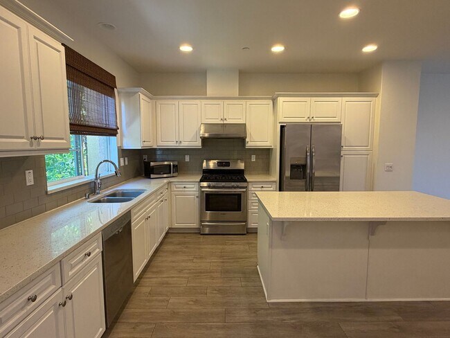Building Photo - Modern, Spacious 3BR/4BA Home with Exceptional Freeway Access & Nearby Nature