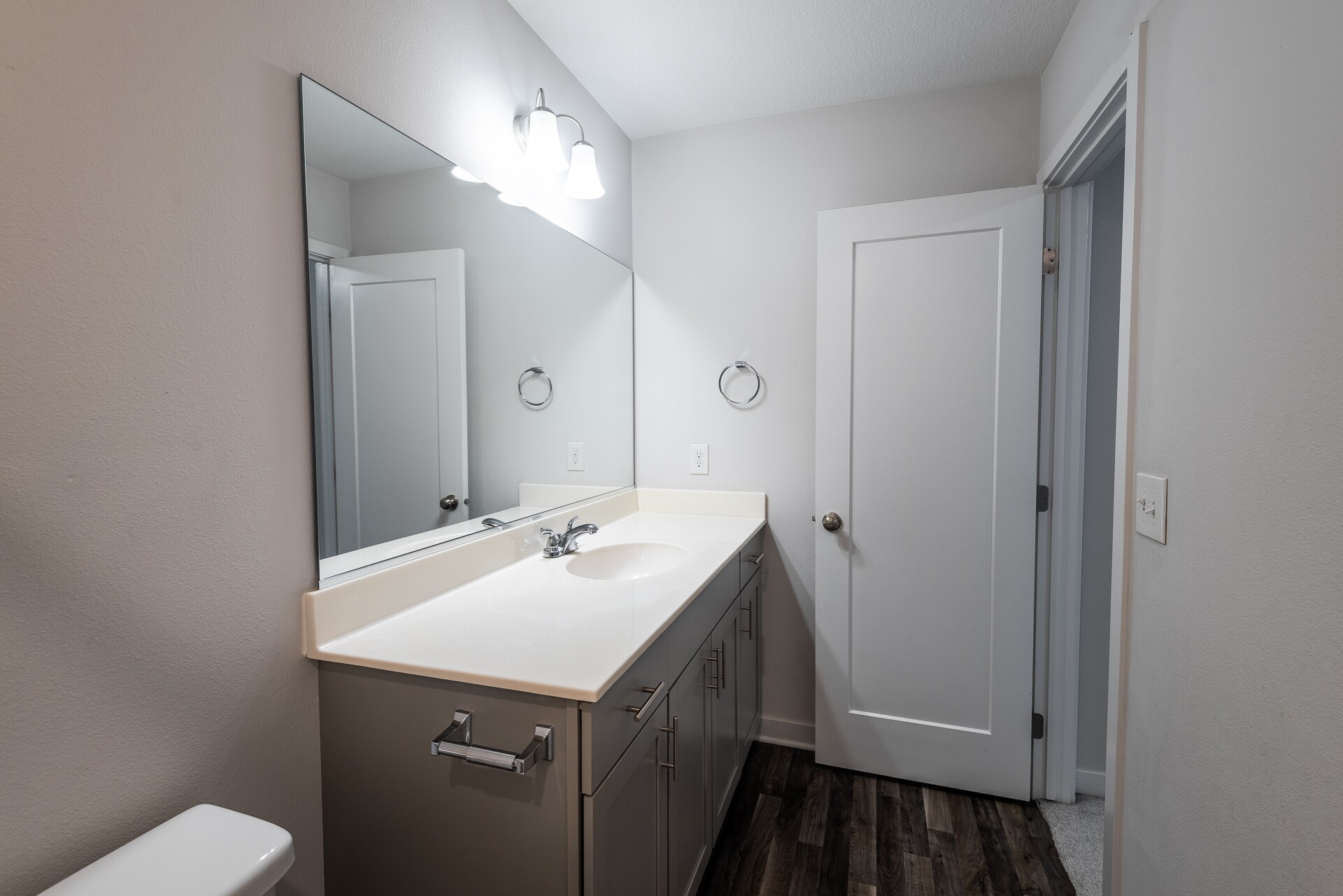 Building Photo - 329 NE Otter Dr