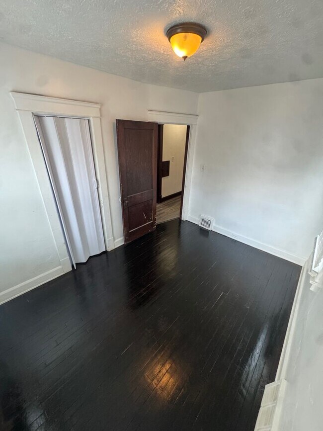 Building Photo - 2217 W 105th St