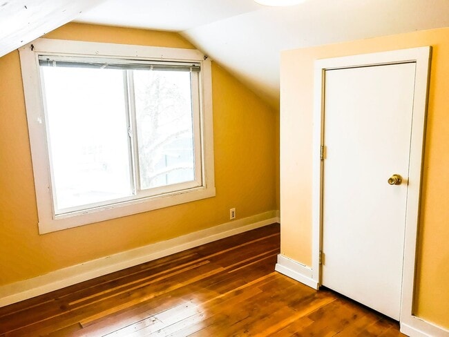 Building Photo - 917/ 917.5 West A St