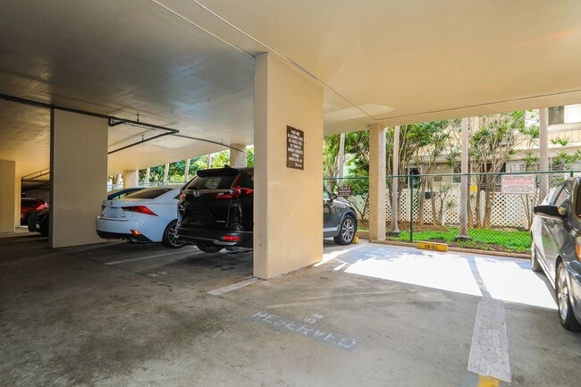 Building Photo - Aloha Towers - 2 bedroom, 2 bath corner unit with 1 covered parking stall