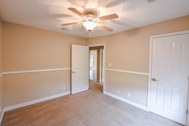 Building Photo - Pet Friendly Three Bedroom with Bonus!