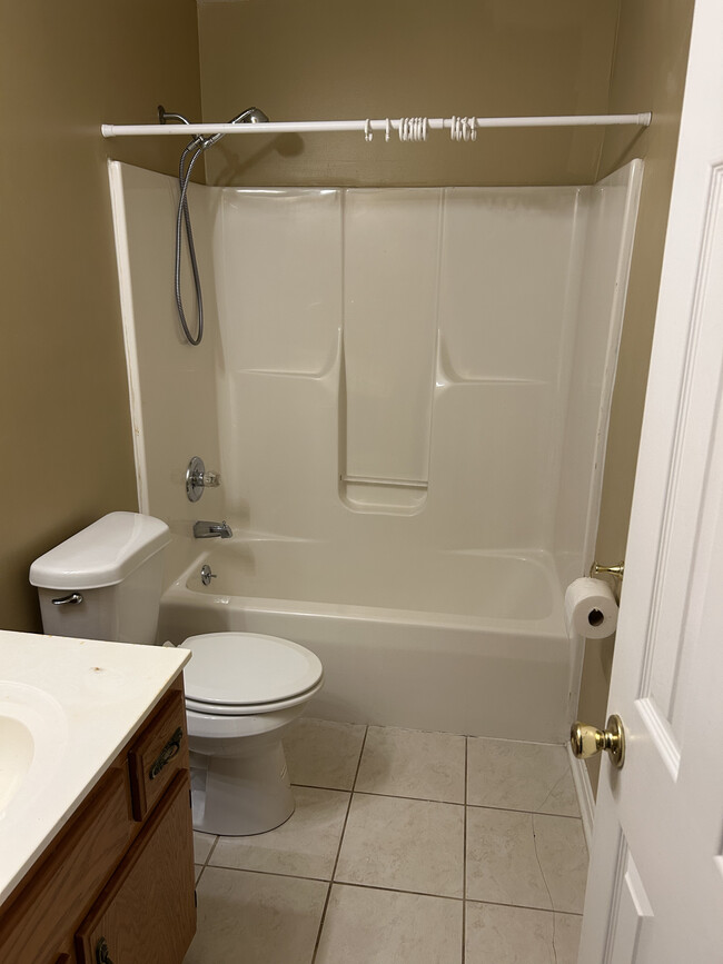 Bathroom #2 - Tub/shower - 5909 Lake Huron Ct