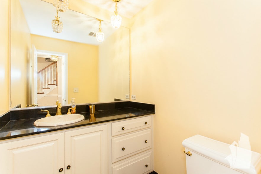 Building Photo - 229 S Peoria St