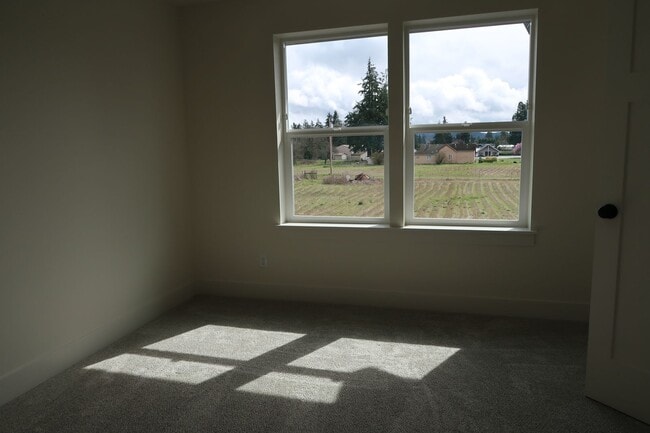 Building Photo - Seven Oaks Luxury Duplexes - New, Light, Bright, and Spacious!!