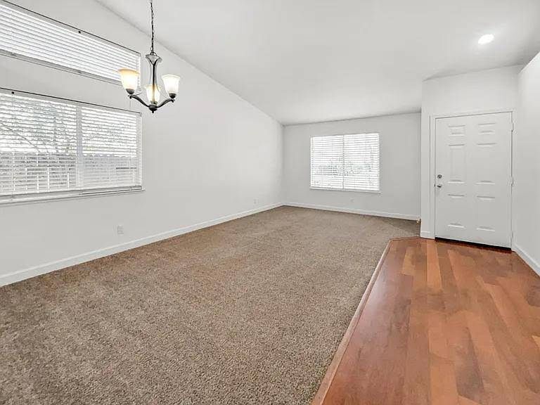 Building Photo - 1041 Shenencock Way