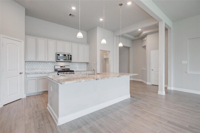Building Photo - 12704 Southern Oaks Landing