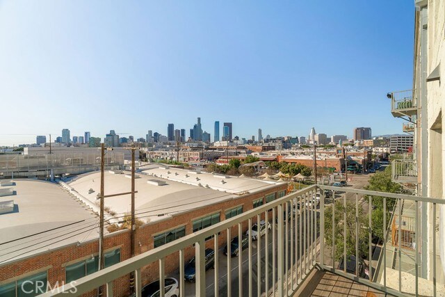 Building Photo - 530 S Hewitt St