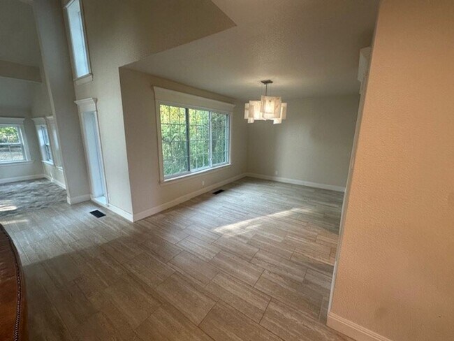 Building Photo - Upscale Secluded Oasis in Bixby - 5 Beds/3.5 Baths - Separate Mother-in-Law Quarters!