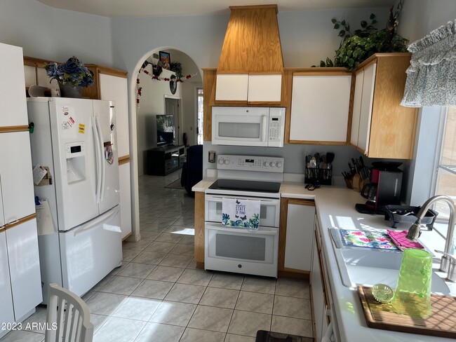Building Photo - 26247 S Flame Tree Dr