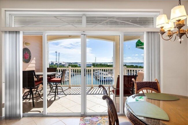 Building Photo - Seasonal Waterfront Living | Available April 15 – October 31