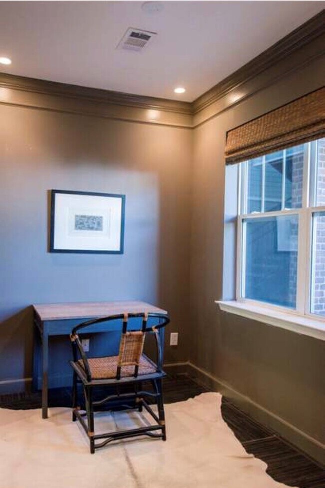 Building Photo - 2310 Elliott Ave