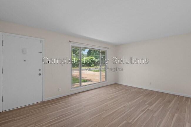 Building Photo - 5661 Bermuda Dr
