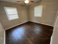 Building Photo - $1,195 - 3 bedroom / 1 bathroom - Single Family Home
