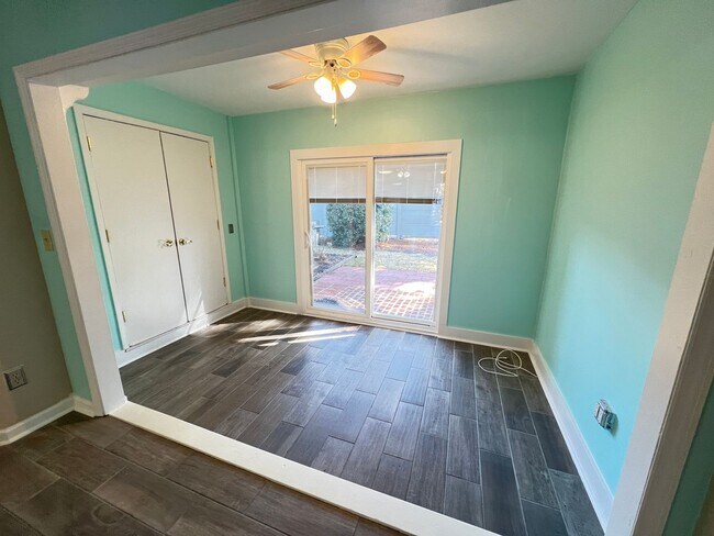 Building Photo - Stunning and Spacious 2 Bedroom, 2.5 Bath, Town Home With Sunroom and Deck!