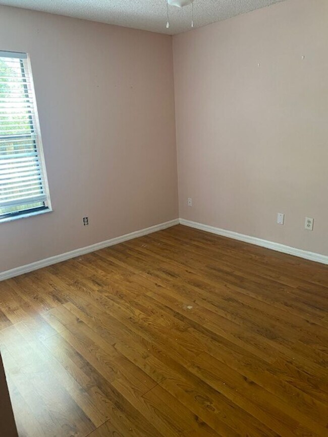 Building Photo - 3 Bedroom, 2 bathroom House in Lakewood Pa...