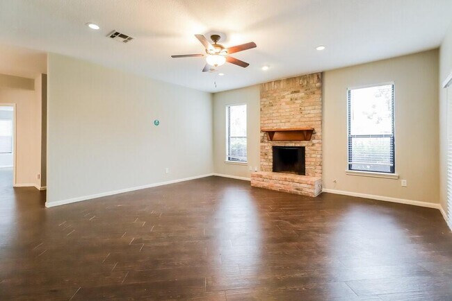 Building Photo - Cedar Valley Drive, Missouri City, TX 77459 - 3 BR 2 BA single-family home