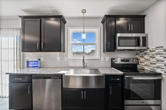 Building Photo - 3 Bedroom 2 Full Bath Home For Rent near Post!