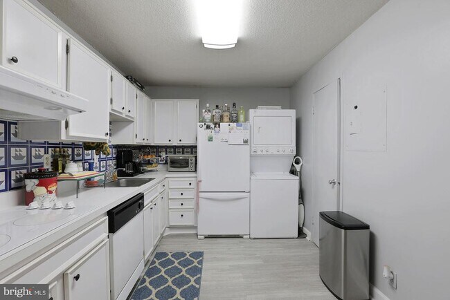 Building Photo - 307 Yoakum Pkwy