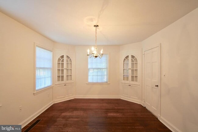 Building Photo - 104 Bayard Ave