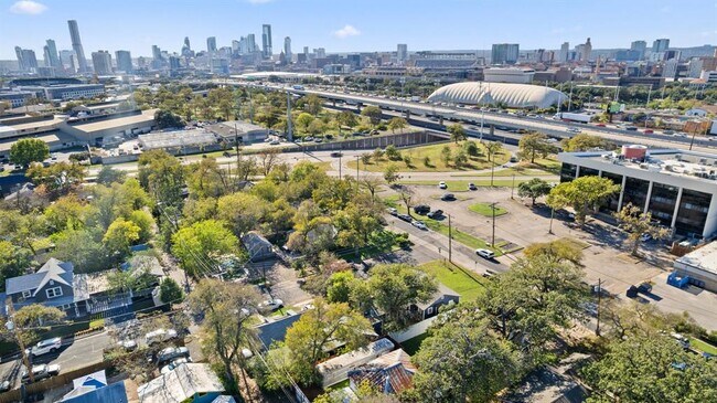 Building Photo - 1202 E 29th St