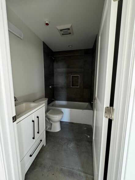 Building Photo - 56 Sachem St
