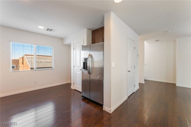 Building Photo - 10529 Headwind Ave