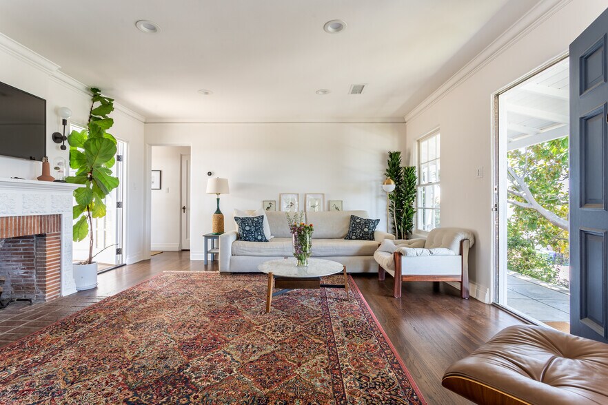 Building Photo - 1735 Bryn Mawr Ave