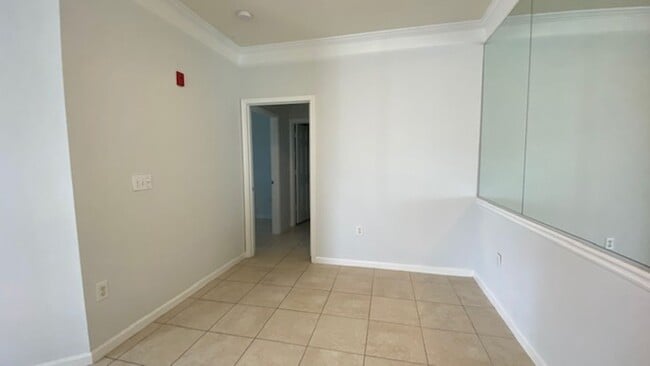 Building Photo - Beautiful Condo Fully Remodeled!! A Must See To Appreciate!!
