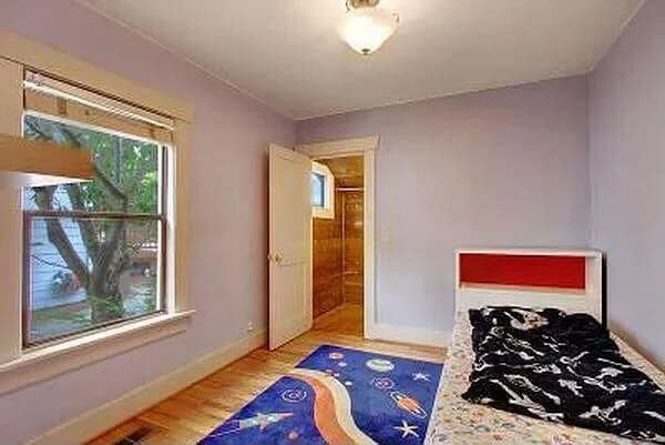 Building Photo - 121 NE 58th St