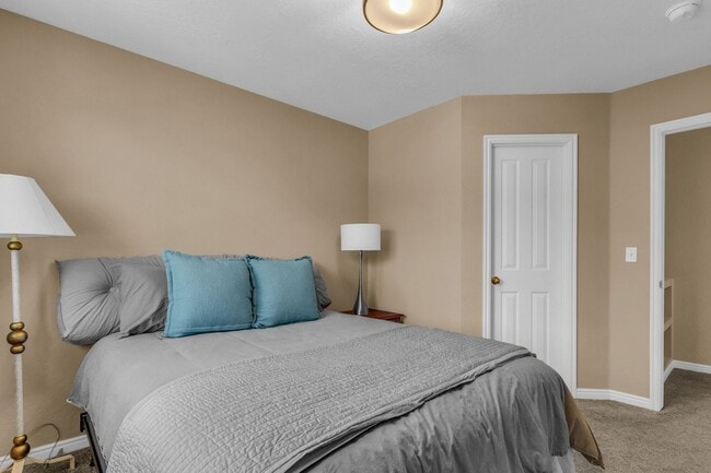 Building Photo - Cottage Loop Townhome